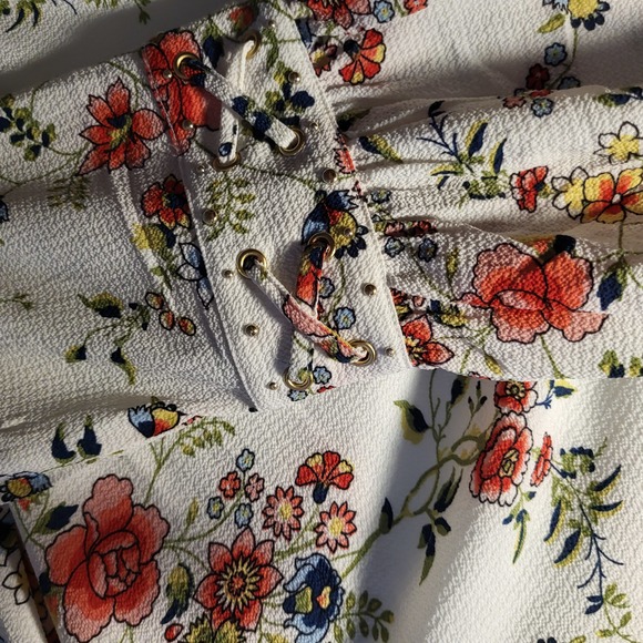 Carre Noir White Floral Dress - Picture 3 of 4